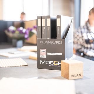 Ausstellung von Designboards und Materialien im Showroom der Stark AG in Altstätten.