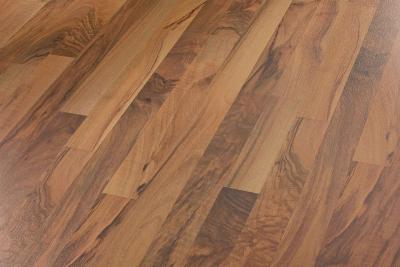 MeisterDesign Laminat LC 55 Multiclic Nussbaum 00211 3-Stab Paket a 3,060 m2 (36/Pal.)