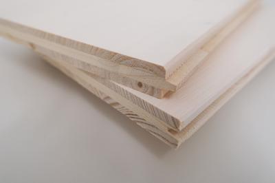 3S Gmach Fichte nord. Verlegeplatten SWP/2 LB 110-116mm 4-seitig Nut Kamm B/C- geschliffen weiss lasiert (30/Pal.)